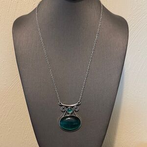 🍂Silver and Green Pendant Necklace